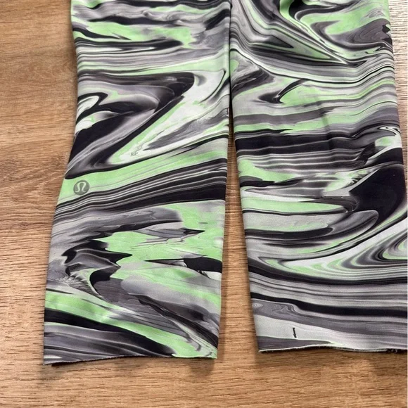 Lululemon Base Pace High-Rise Crop 23" Size 8 Paint Glide Warp Multi - Picture 7 of 11